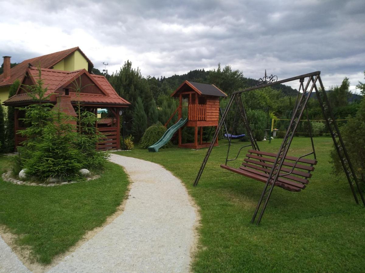 Pokoje Z Aneksami Kuchennymi U Wiktorii Sromowce Niżne Exterior foto